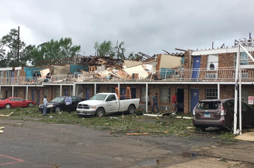 10日 午前11時迄 【リピートRain】ドテラ Ln Bl Ap 3点 Remembering April 25, 2019: A deadly tornado rips through Ruston